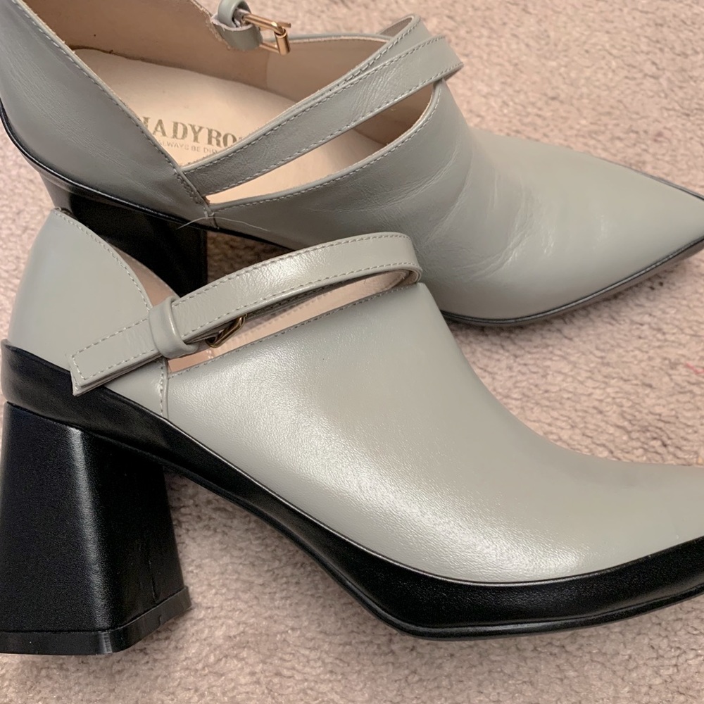 Jady Rose Light Gray Leather Block Heel Bootie
